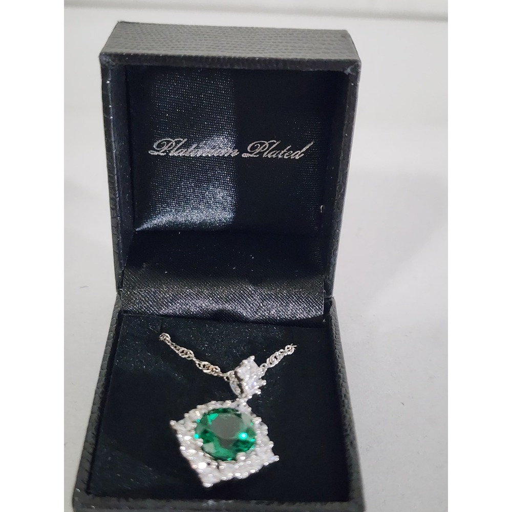 Platinum Plated Emerald Green Halo Pendant Necklace Silver Tone Rope Chain Boxed
